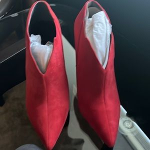 SEXY AND HOT! NEW! GUESS Red suede booties Size 8.5!